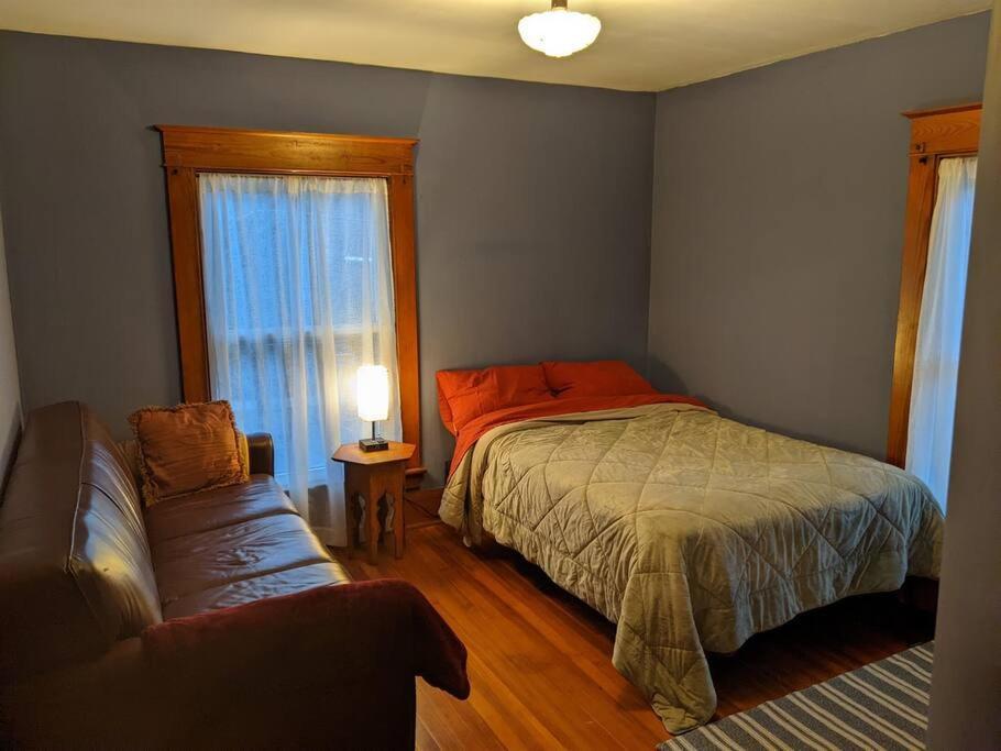 Large Bakery Apartment - Central Downtown Location Fredonia Zewnętrze zdjęcie