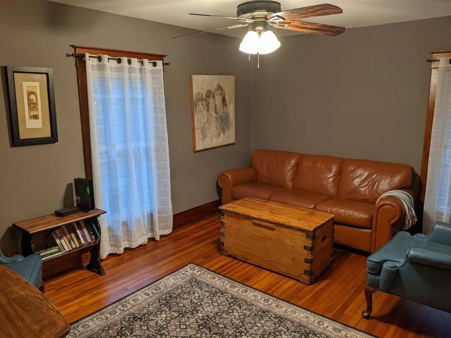 Large Bakery Apartment - Central Downtown Location Fredonia Zewnętrze zdjęcie