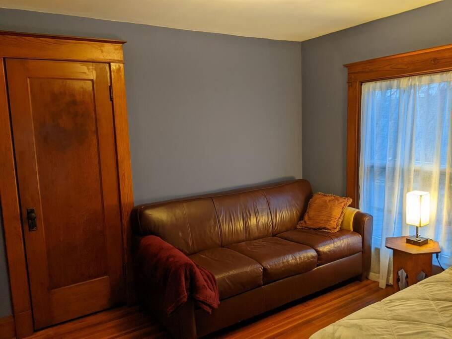 Large Bakery Apartment - Central Downtown Location Fredonia Zewnętrze zdjęcie
